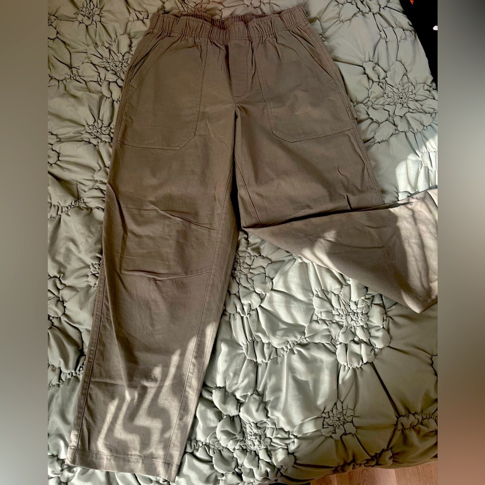 Old navy, cargo pants, size medium, loose fit, never worn